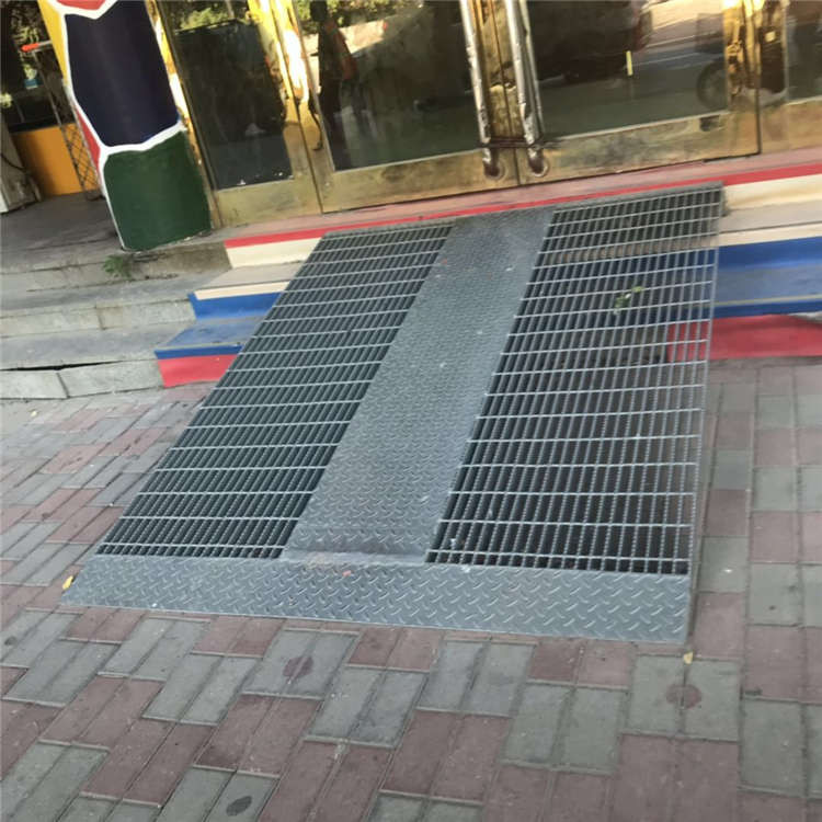 熱浸鋅復(fù)合鋼格板.jpg 熱浸鋅復(fù)合鋼格板.jpg